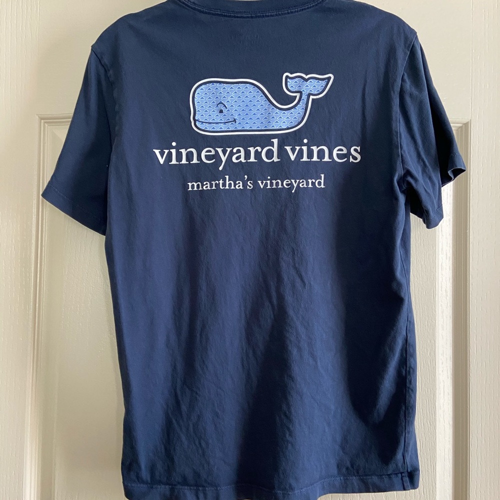 Vineyard vines t shirt